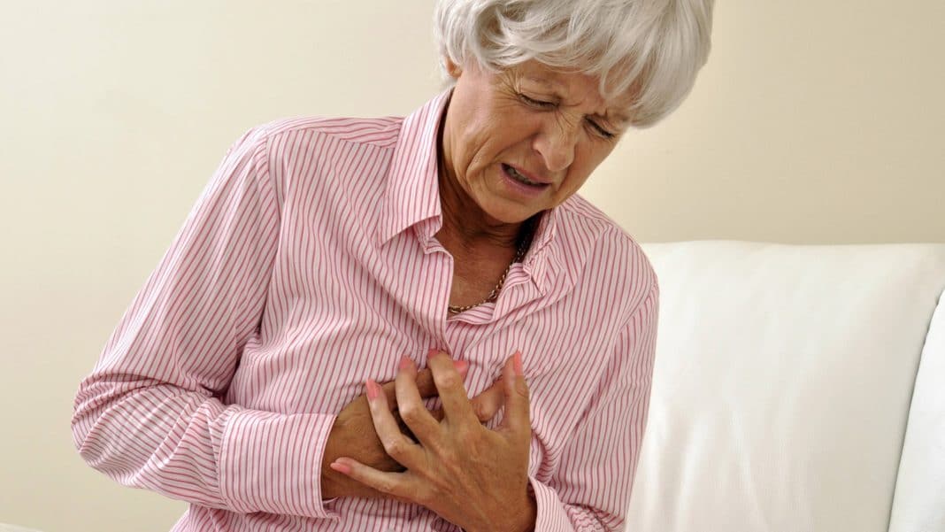 болит сердце у бабушки болит сердце у бабушки